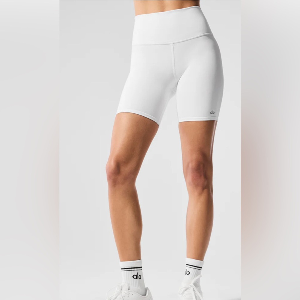 Alo Yoga 7” High-Waist Biker Short size M